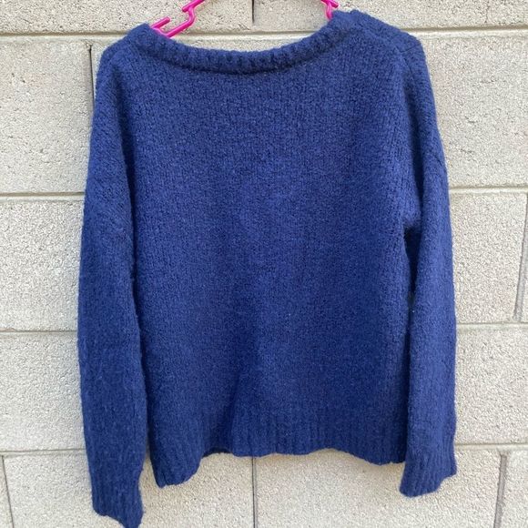 Reformation Amelia V neck Sweater M - Picture 5 of 7